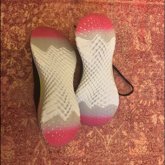 Women’s Nike running shoes - Picture 2 of 3